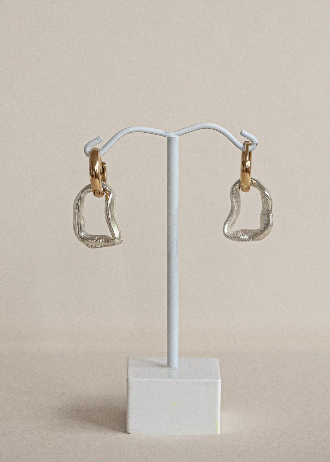 Classic Link Earrings 02